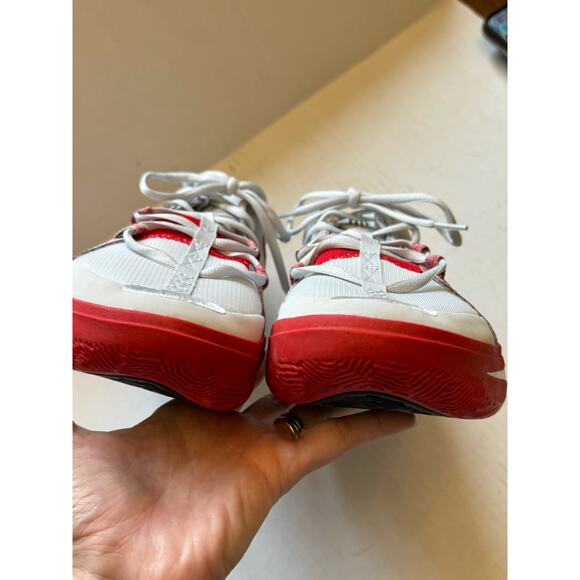 Nike Kyrie Flytrap 6 Athletic Shoes Gray/Red NEW Size 13 - Picture 6 of 9